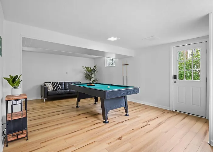 Modern And Spacious House * Pittsburgh
