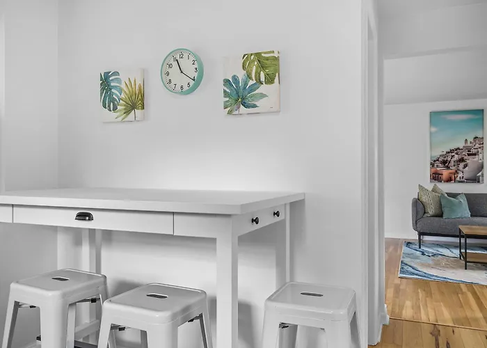 Modern And Spacious House * Pittsburgh