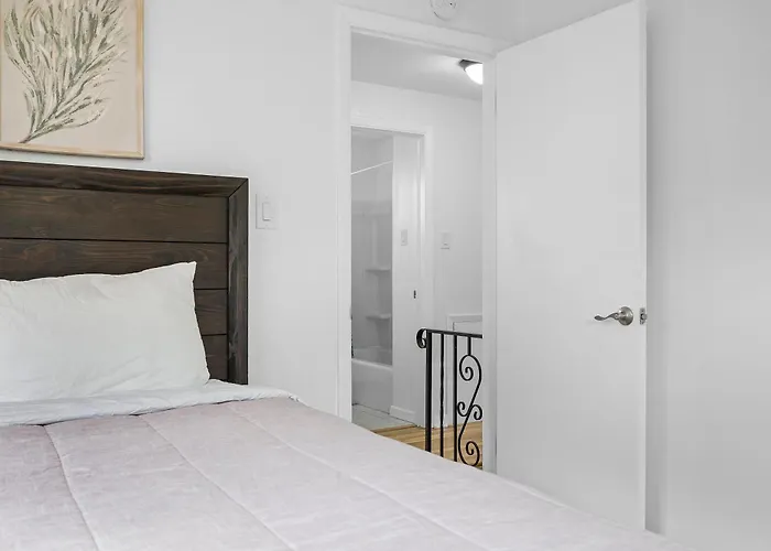Modern And Spacious House Holiday home Pittsburgh