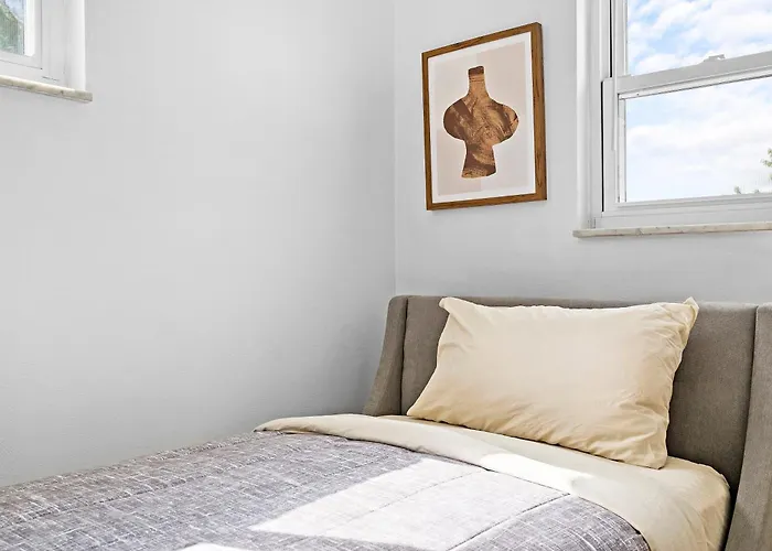 Modern And Spacious House Holiday home Pittsburgh