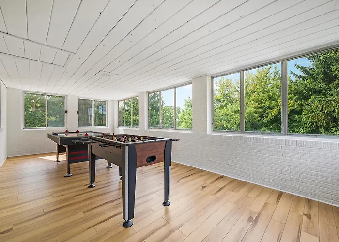 Modern And Spacious House Holiday home Pittsburgh